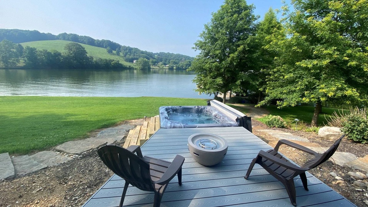 Rockwood House | Lakefront Retreat at Watts Bar - Private Dock - Hot Tub