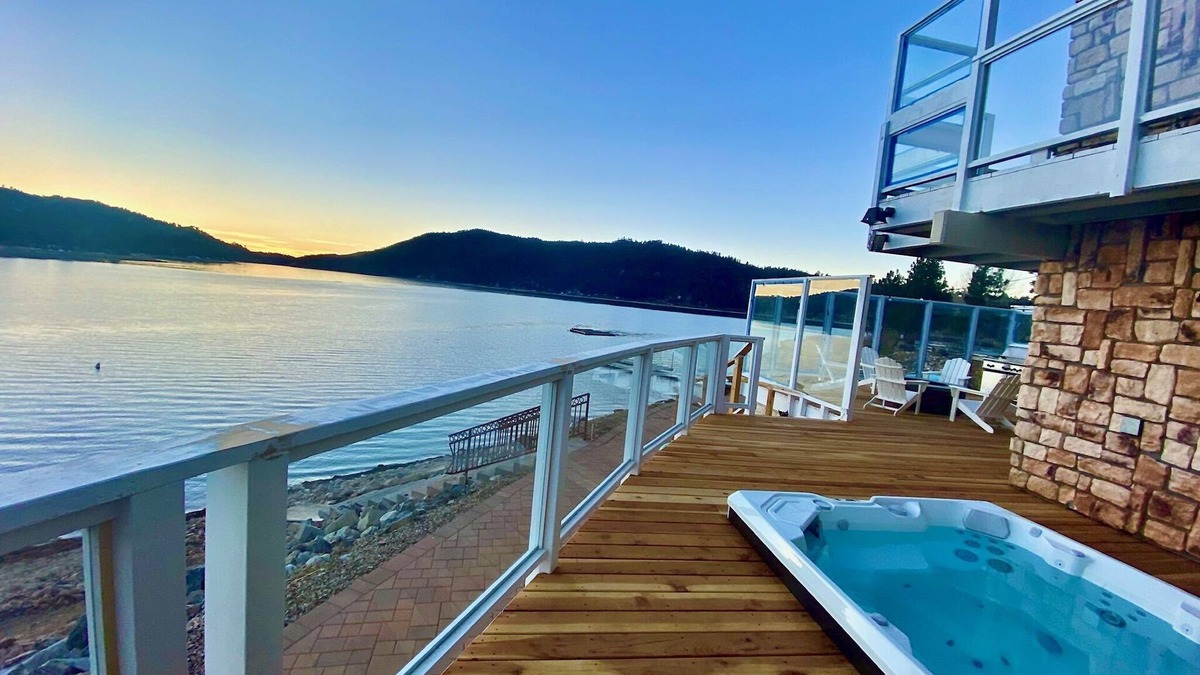 Patton House | Lakefront Retreat: Mountains, Hot Tub, Dock, Kayaks. Breathtaking Sunset Getaway
