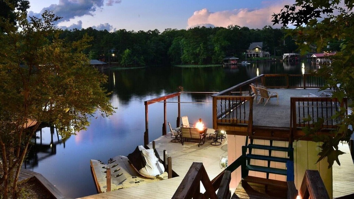 Mount Gilead House | Lakefront Retreat on Lake Tillery – Cozy family Getaway with Dock & Scenic Views