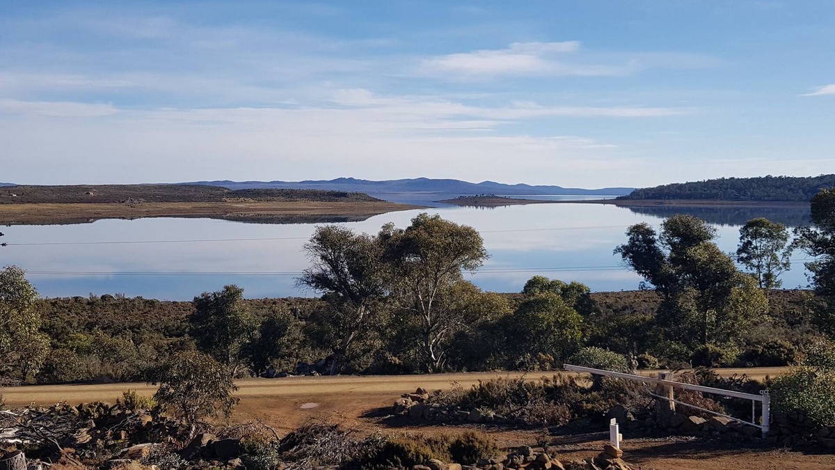 Tods Corner House | Lakefront Retreat with Aurora Views