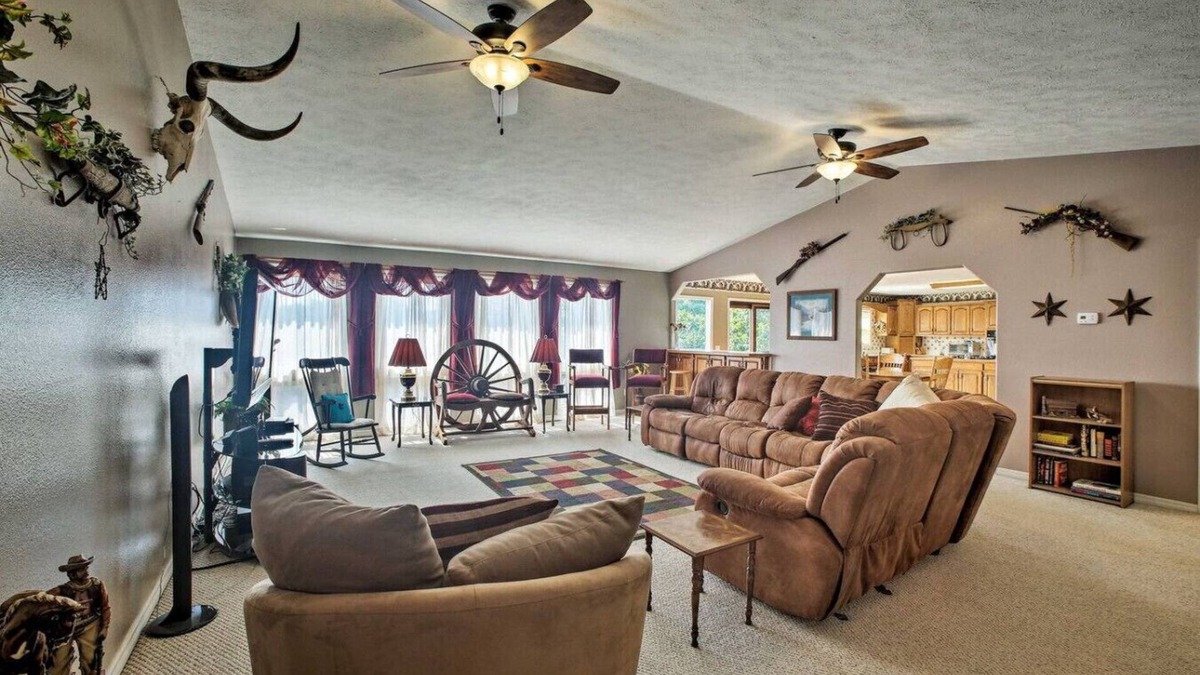 Emerald Beach House | Lakefront Retreat w/Deck, Movie Room & Yard