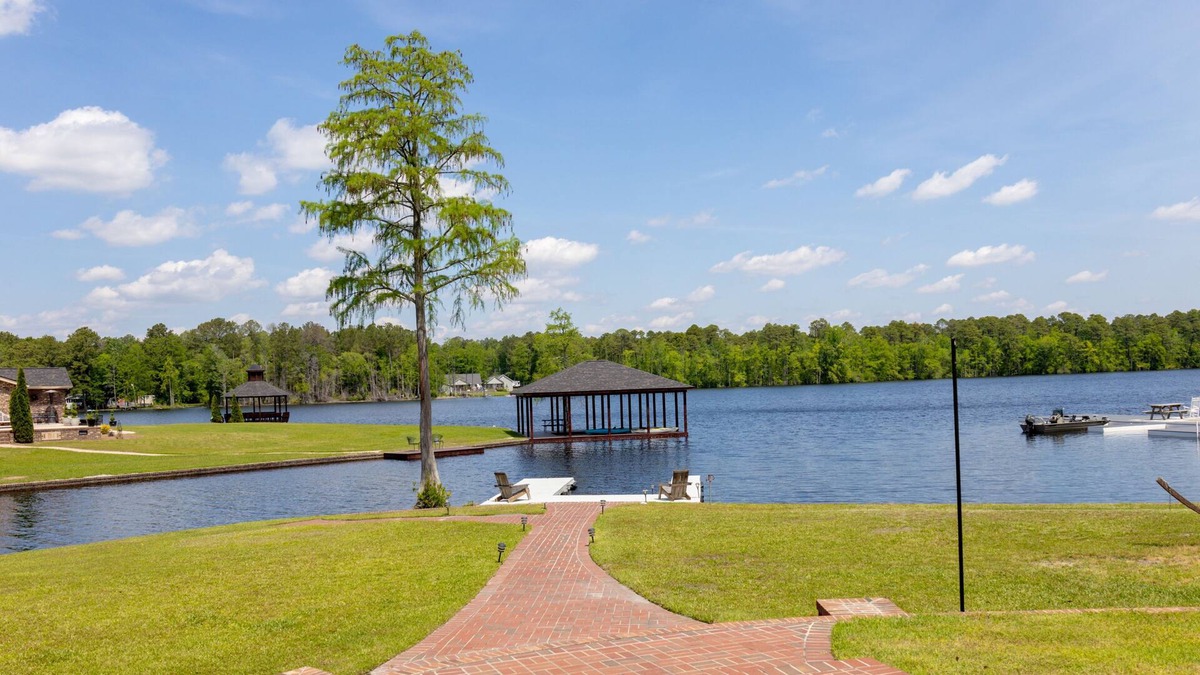 South View Apartment | Lakefront Retreat w/ Pool