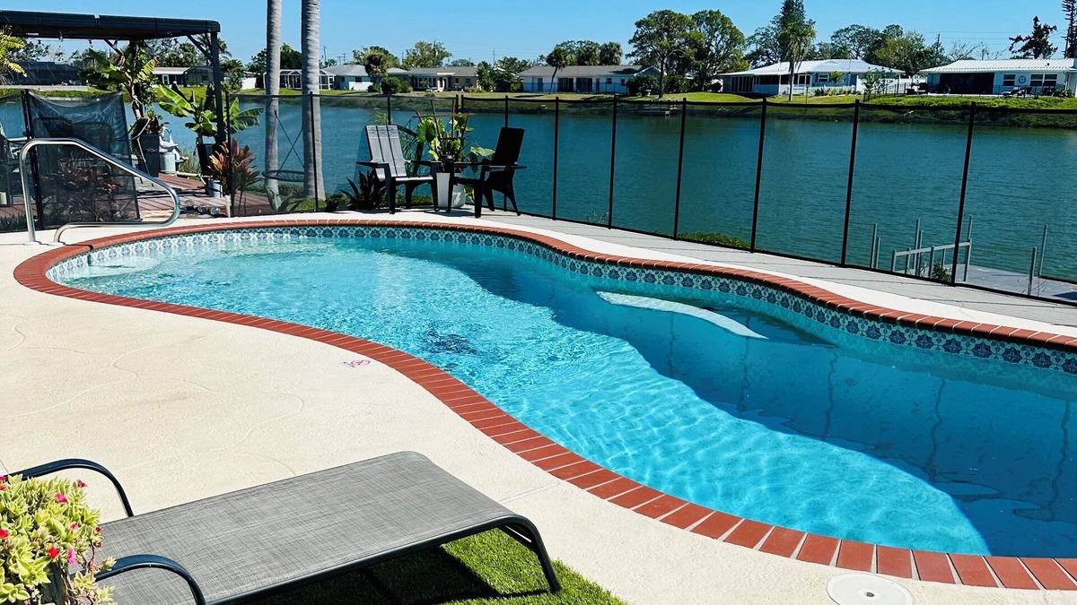 Venice Gardens House | Lakefront Retreat with pool, close to beach!