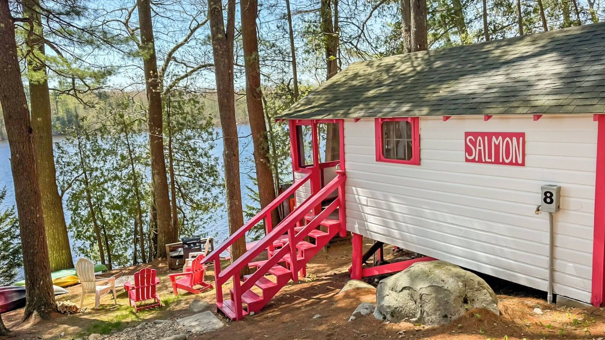 Orland Cabin | Lakefront Salmon Tiny Cabin @ Getogether Stays