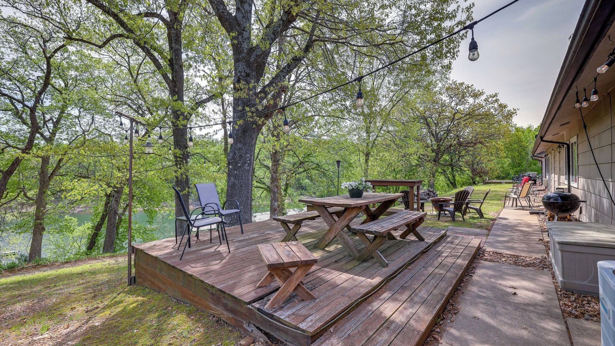 Shell Knob Condo | Lakefront Shell Knob Condo w/Deck & Grill!
