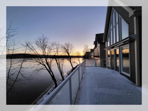 St-Ferdinand Ski Chalet | Lakefront Spa - Chez Bernard L'Hermite