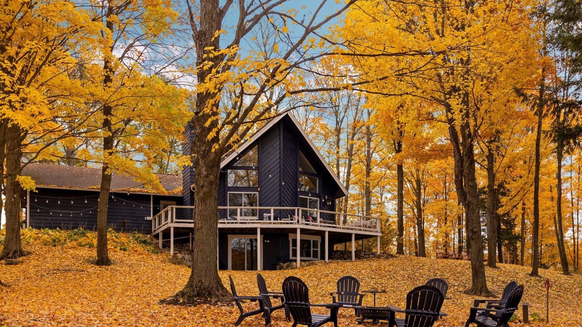 Gaylord Cottage | Lakefront Spacious Cottage with Sandy Beach, Kayaks and Games!