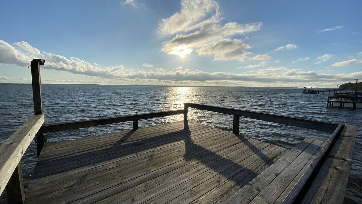 Summerton House | Lakefront Stay on Santee
