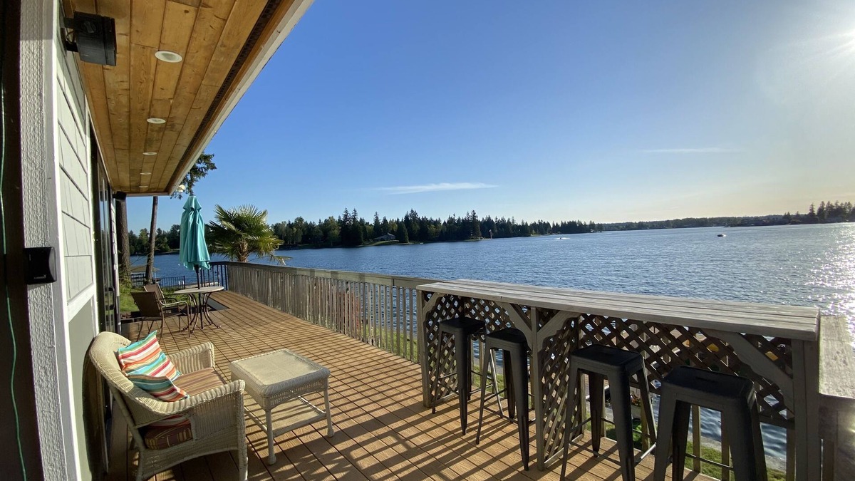 Bonney Lake Cottage | Lakefront Studio Cabin & Tiki Hut. Enjoy Summer Fun and Winter Serenity!