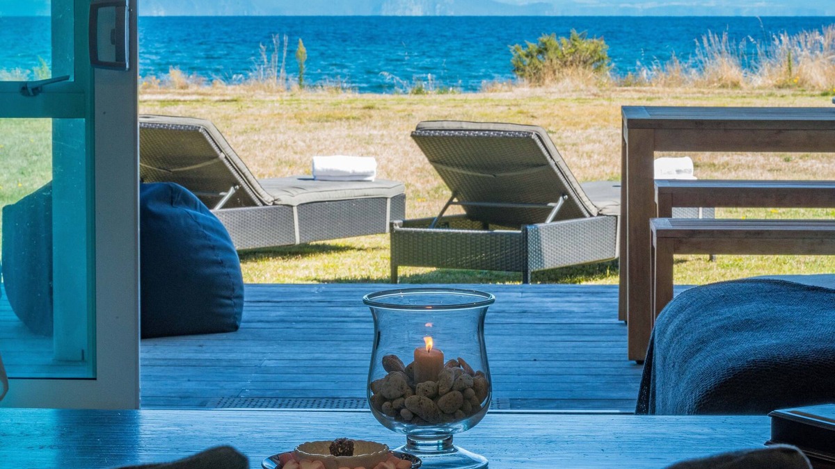 Waitahanui House | Lakefront Style - Lake Taupo Holiday Home