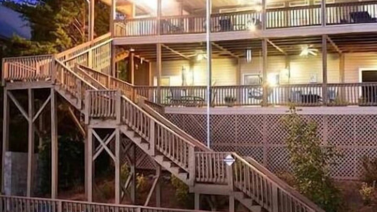 Troy House | Lakefront sunset mtn view outdoor oasis, with waterslide and diving board.