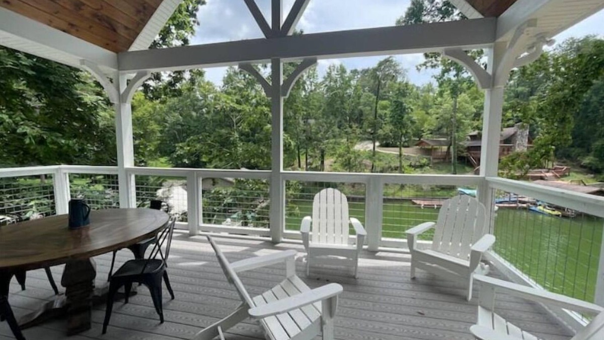 Friendsville Cottage | *Lakefront* Tennessee Mare (Adjacent TN Stud)