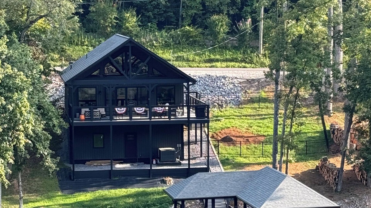 Friendsville Cottage | LAKEFRONT - TN Stud Cottage, Adjacent TN Mare Cottage
