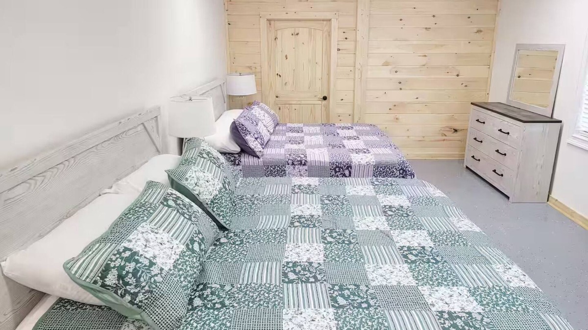 Dandridge Hotel | Lakefront - Unbelievable 3 levels w/Elevator!