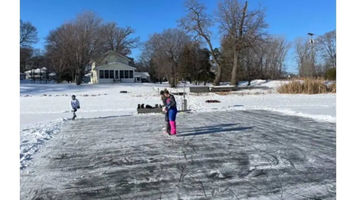 Navarre Cabin | Lakefront Winter getaway on Lake Minnetonka!