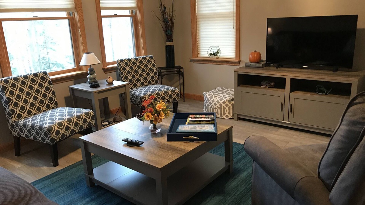 Treasure Lake House | Lakefront with beautiful sunsets. Book now for a cozy fall getaway. 🍁🍂