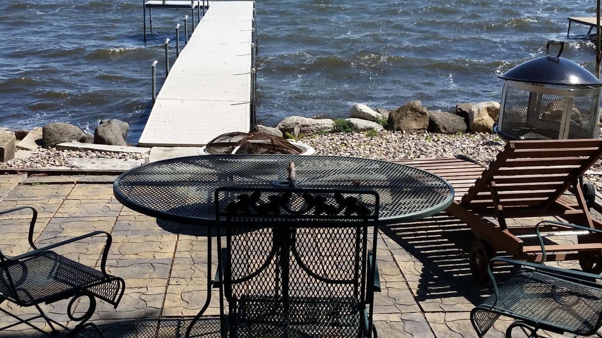 Marquette House | LAKEHOUSE 2BR DOWNTOWN!