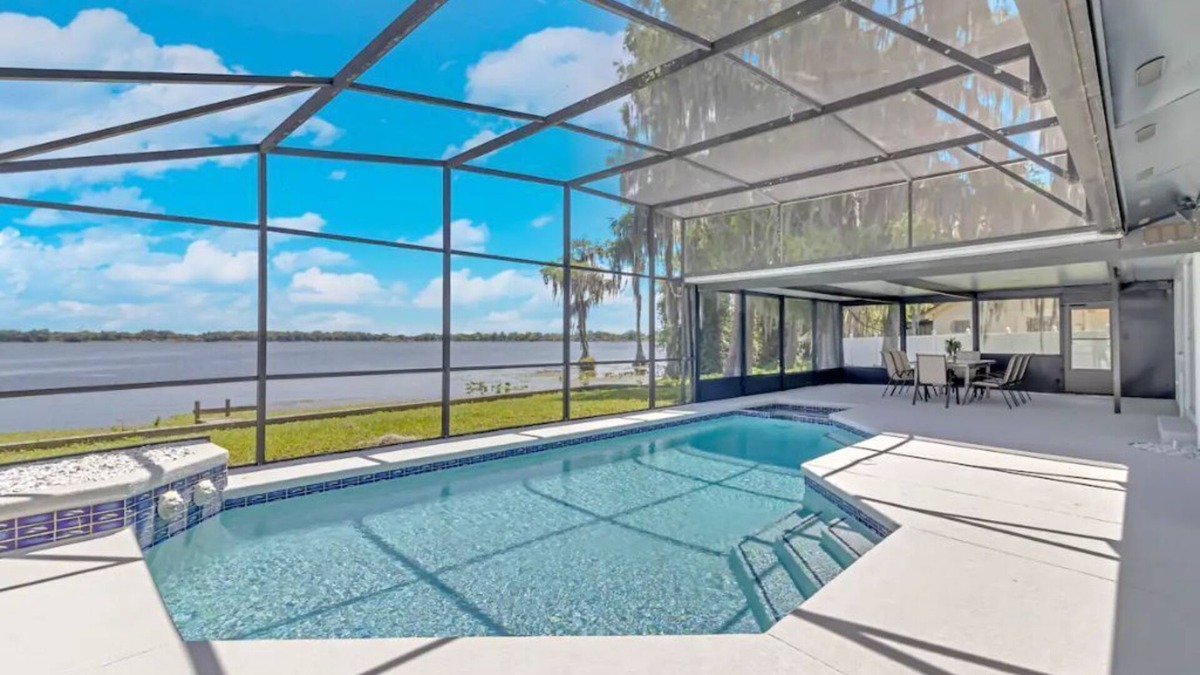 Clear Lake House | ☆LakeHouse 4 Bedroom Newly Renovated Heated pool ☆