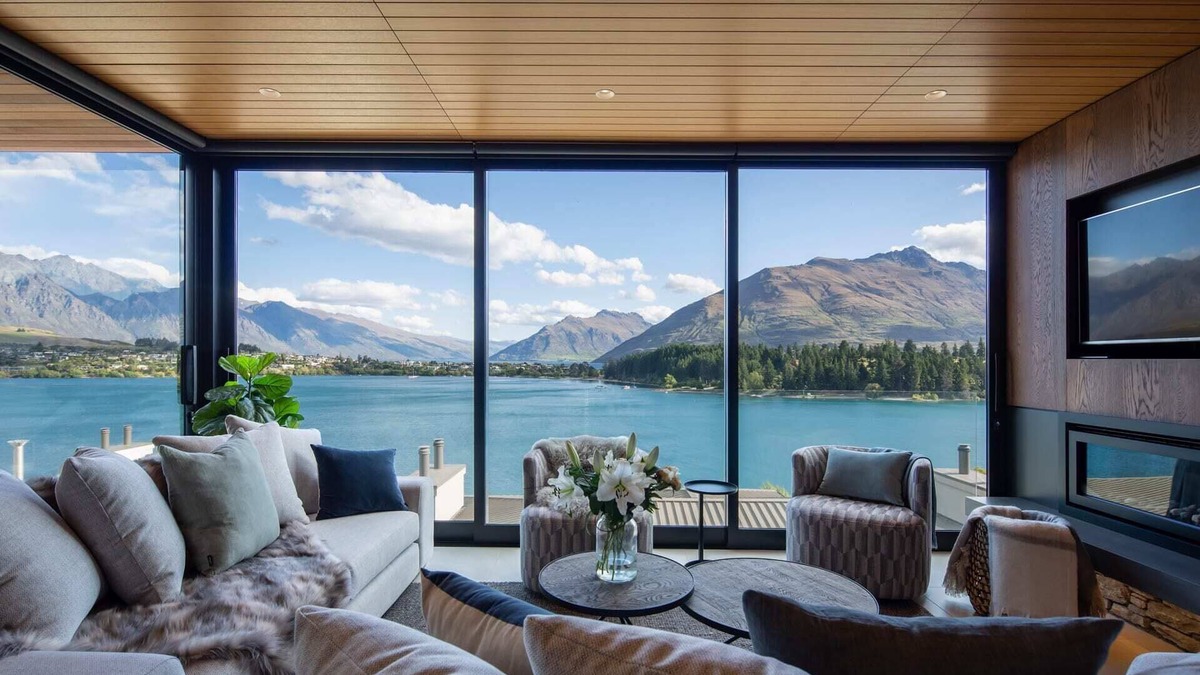 Queenstown Villa | Lakehouse 4 – Parking, Fireplace, Lake Views