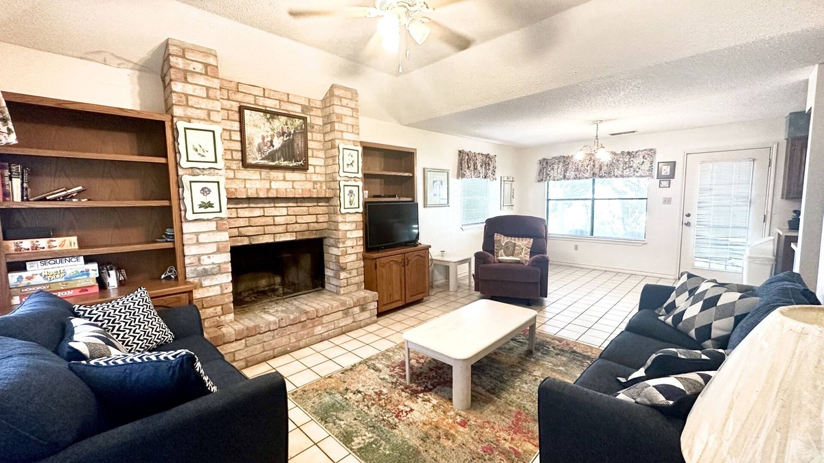 Dinero House | Lakehouse at Lake Corpus Christi with pier
