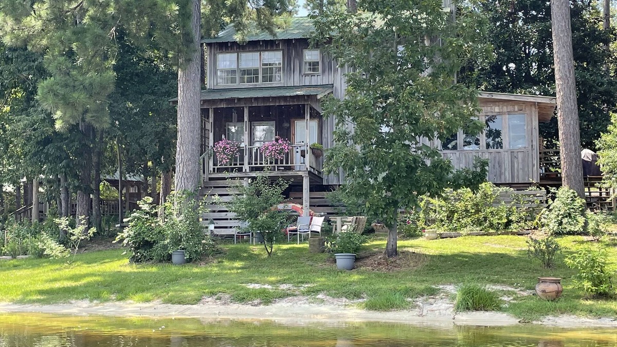 Oak Vale Cabin | Lakehouse get-a-way at Goss Reservoir.