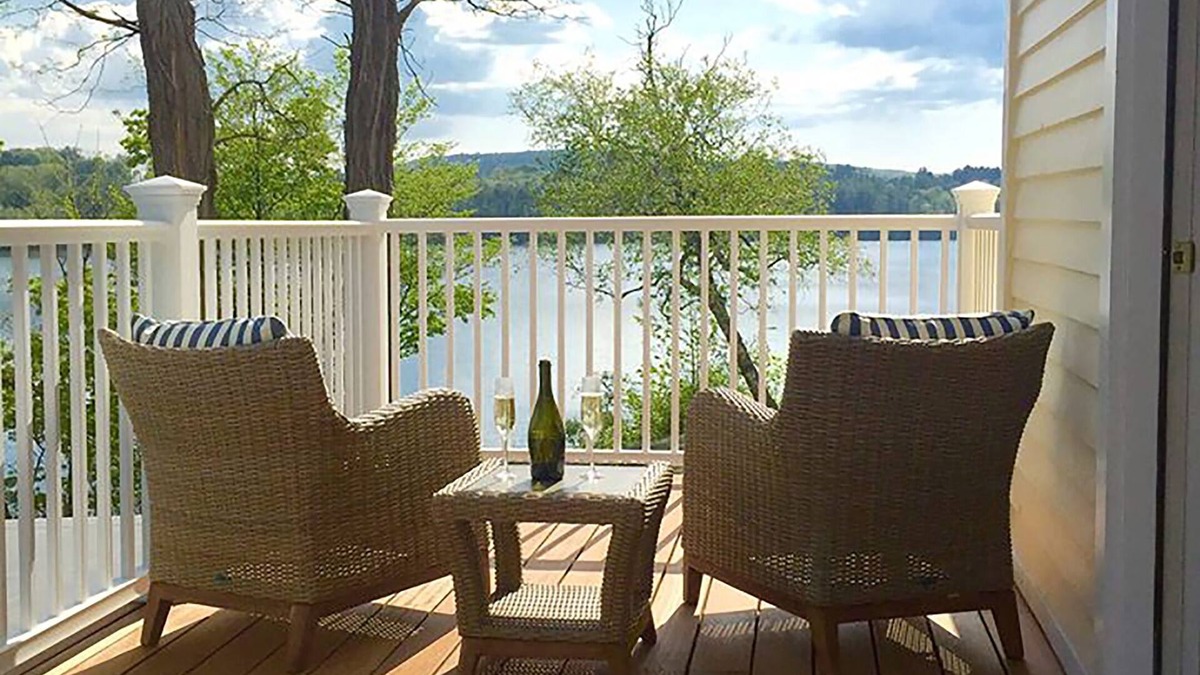 Lenox Dale Bed & Breakfast | Lakehouse Inn