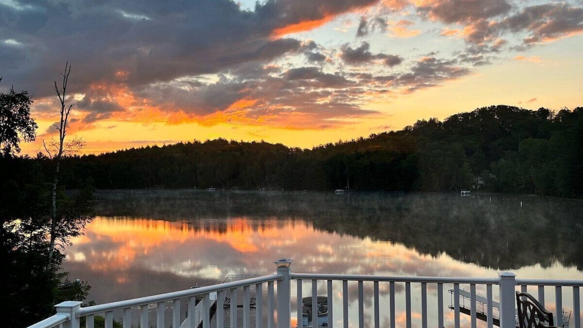 Wetmore House | Lakehouse near Pictured Rocks, Trails, Personal Bar, Game Room, & Hot Tub!