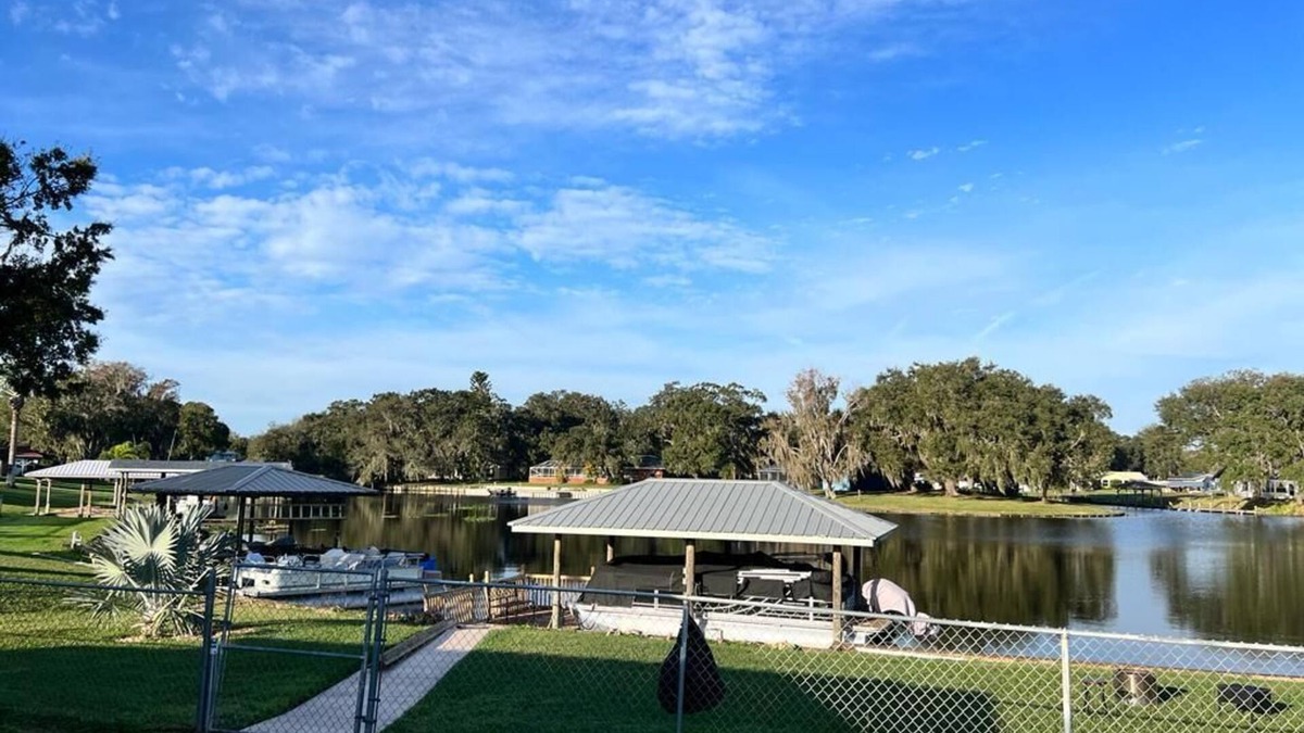 Highland House | Lakehouse on lake Istokpoga. Separate inlaws quarters, 10 minutes from Raceway