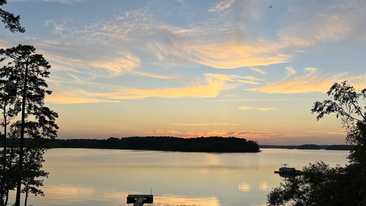 Clarksville House | Lakehouse on the water with amazing view and private dock