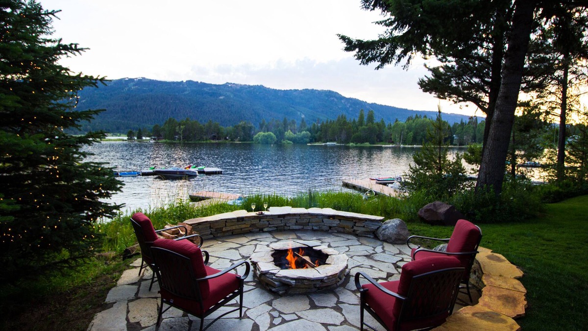 Wagon Wheel House | Lakehouse- Private Dock, Fireplace, Hottub, Firepit, Canoes, Bikes, Paddleboards