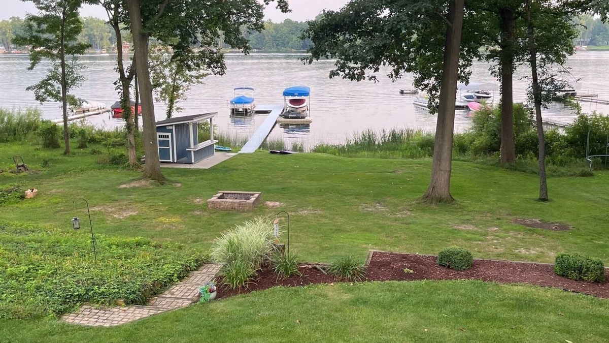 Paw Paw House | Lakehouse Retreat: 5 Bedrooms, Sleeps 22