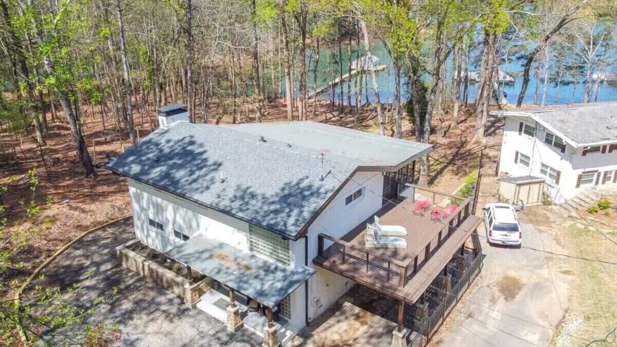 Flowery Branch House | LakeLanier, Luxury, Lakefront, Boating, Hot Tube, Games, Family, Friends, Hiking