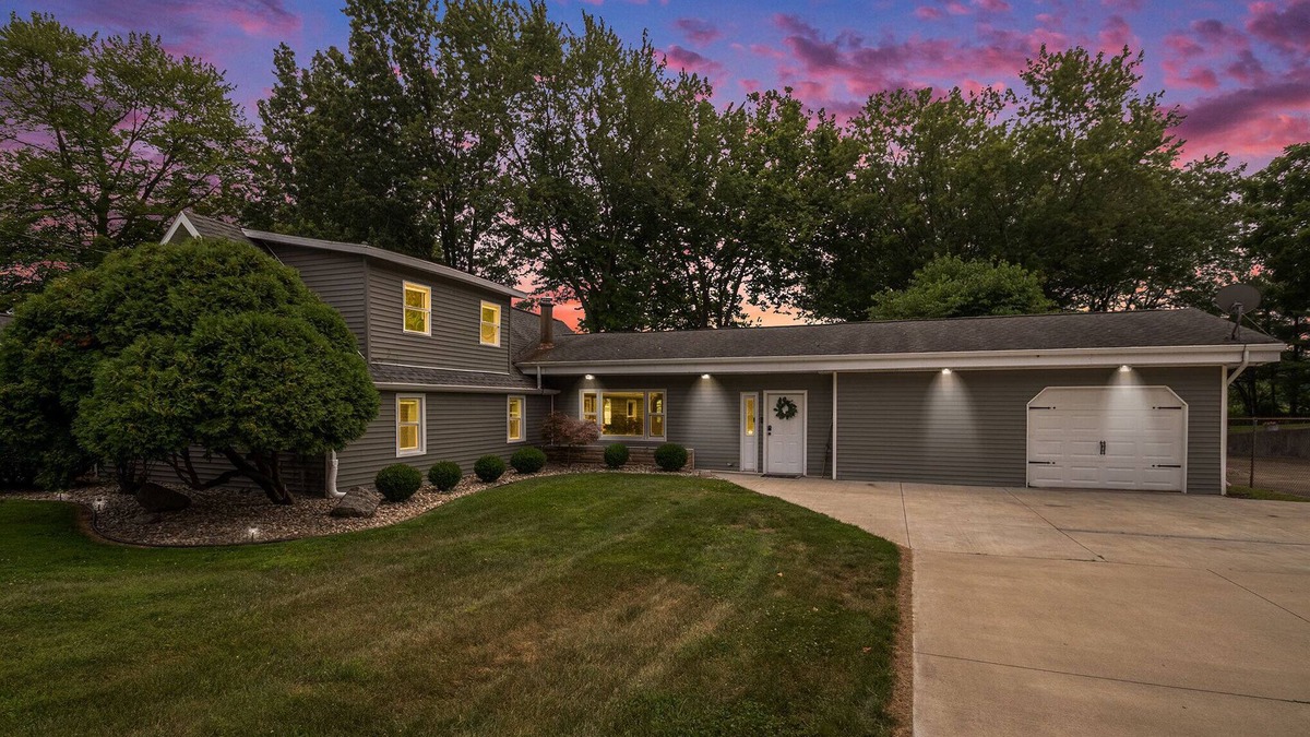 Elkhart House | Lakeshore Cottage