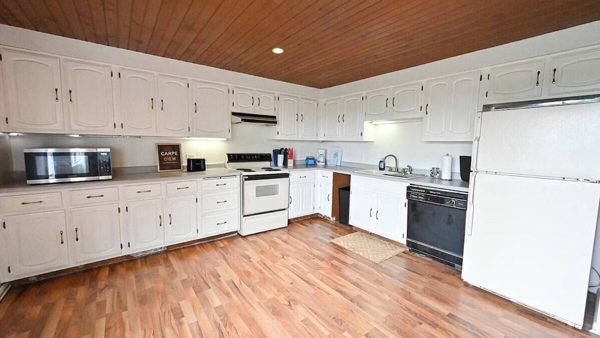 Capitol Beach House | Lakeshore Landing - Unique 3 Story Condo