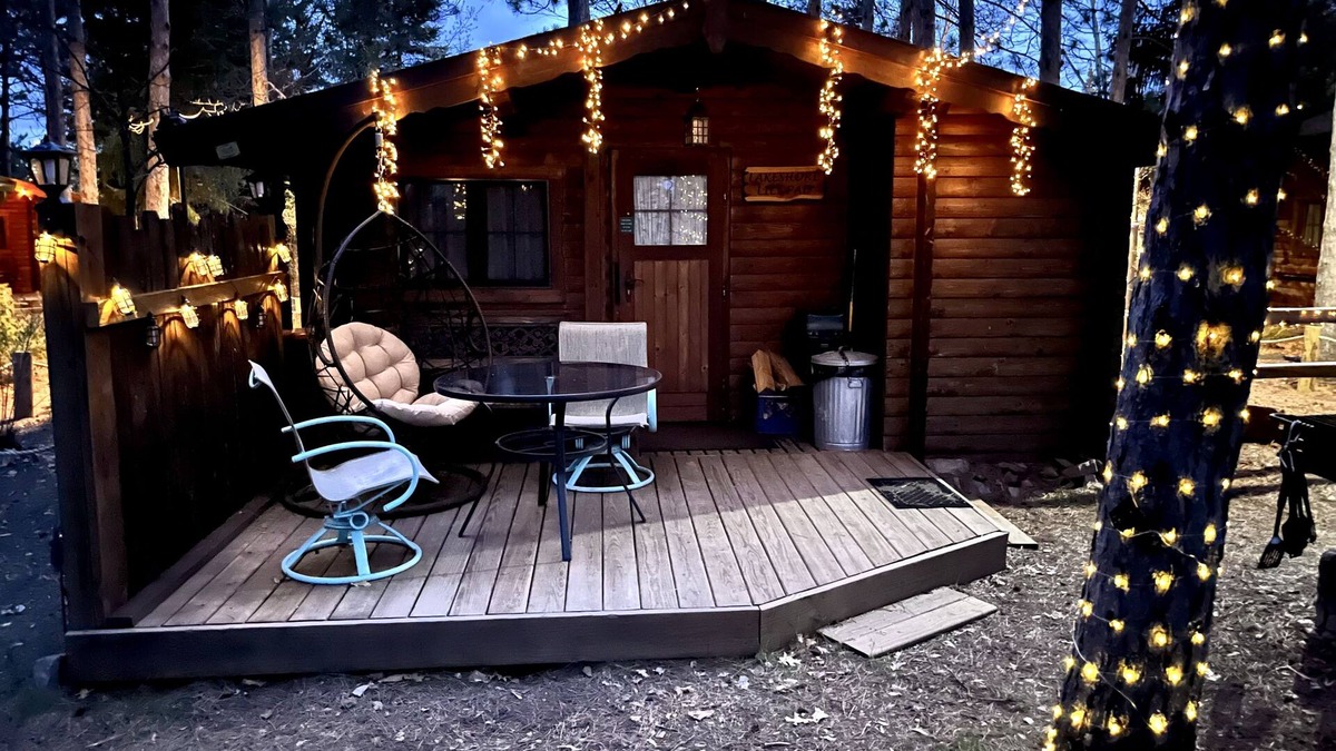 Hayward Cabin | Lakeshore Lily Pad - cozy cabin on the shores of Lake Hayward