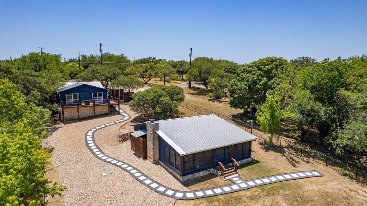 Spicewood House | Lakeshore Oasis-Private Dock-2 Homes in 1!