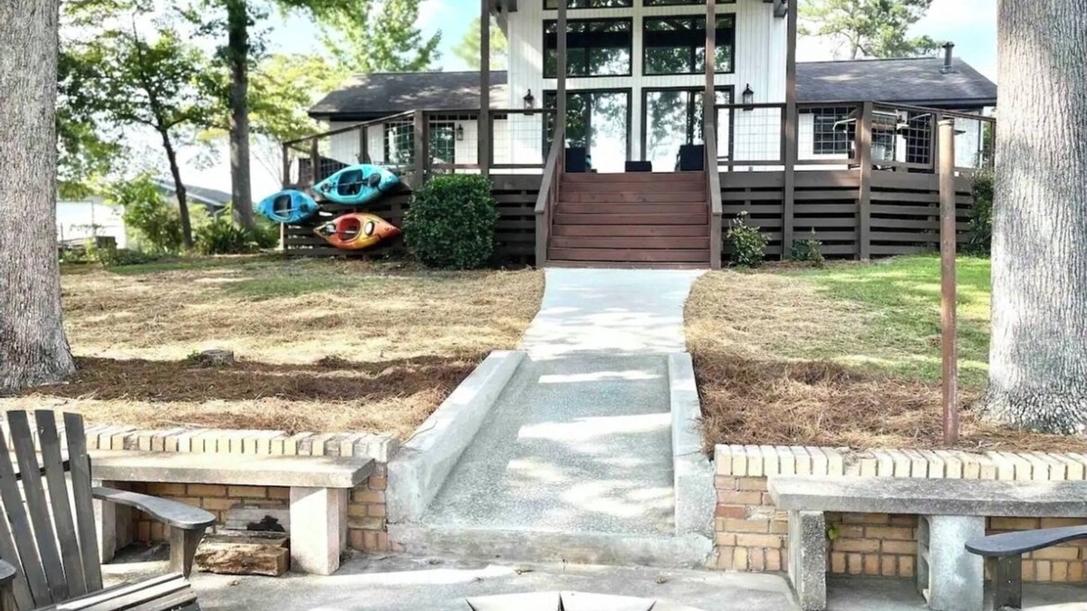 Milledgeville House | Lakeshore Retreat- Lake Sinclair/Milledgeville