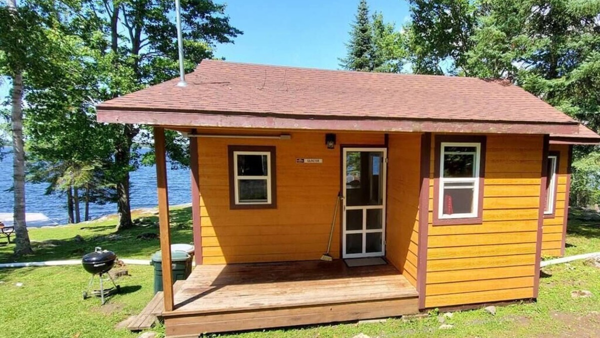 Ray Cabin | Lakeside 2 Bedroom Glacier Cabin on Kab