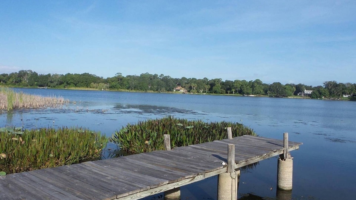 Sanford House | Lakeside and Beautiful