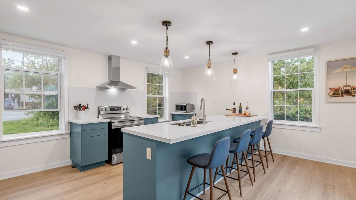 Port Hope House | Lakeside Bliss With Breathtaking View: Villa With Direct Access To The Lake.