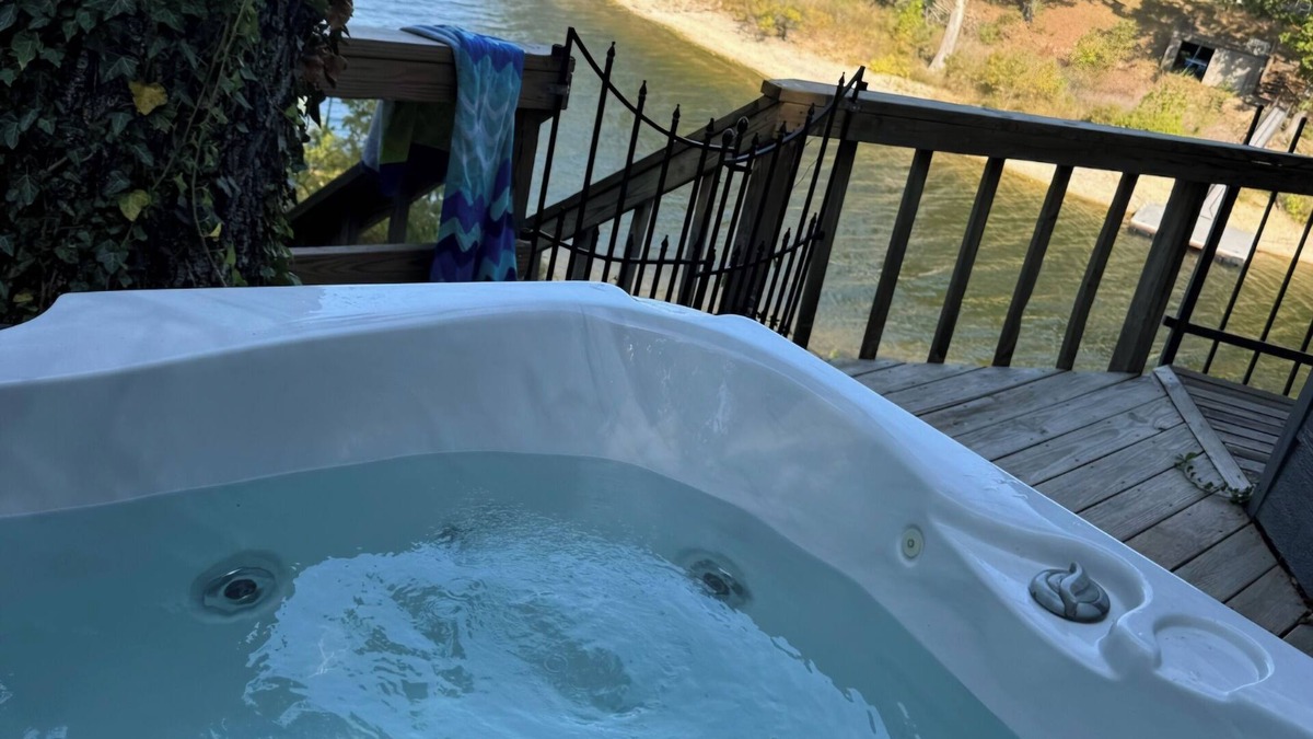 Tia Juana Cottage | Lakeside, Boat Dock and Hot Tub with this small quaint cottage.