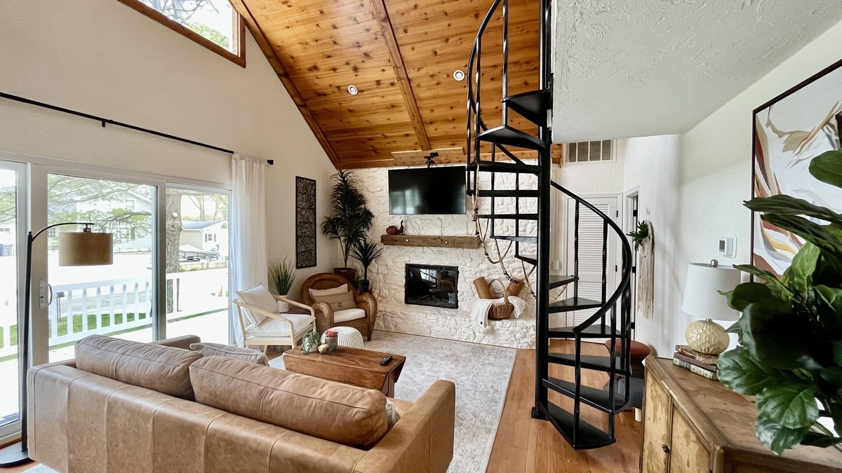 Cicero House | Lakeside Boutique Home 🔹 Hamilton County