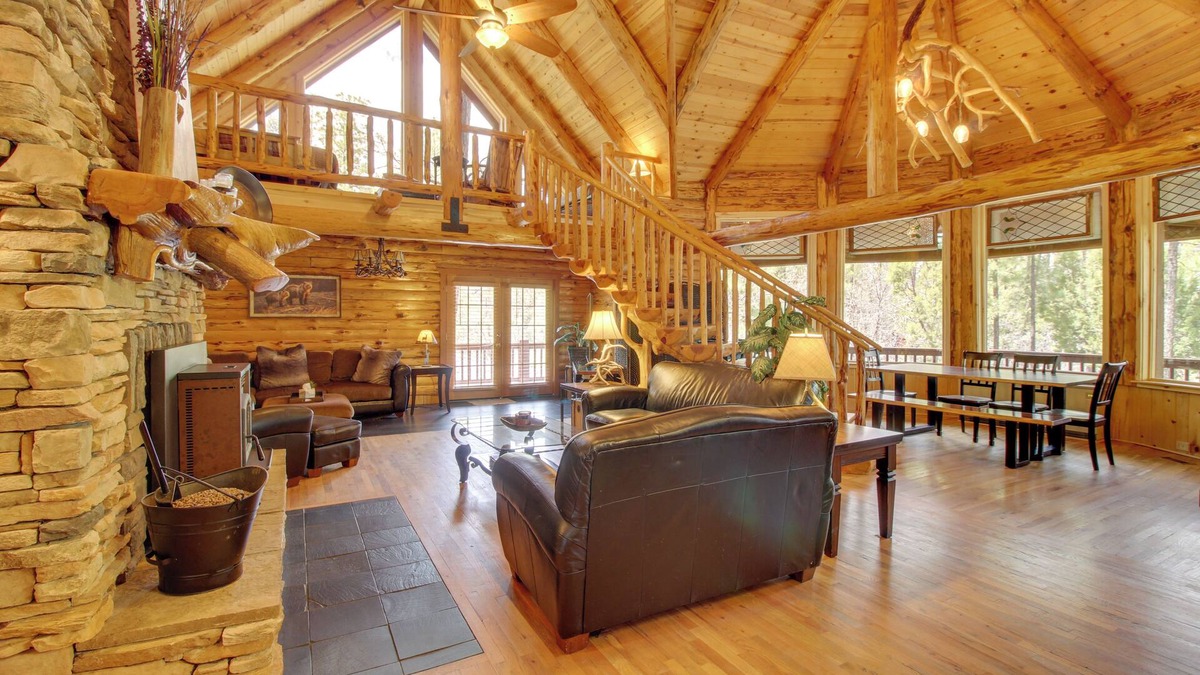 Lakeside Cottage | Lakeside Cabin on 2 Acres w/Fire Pit + Hot Tub!