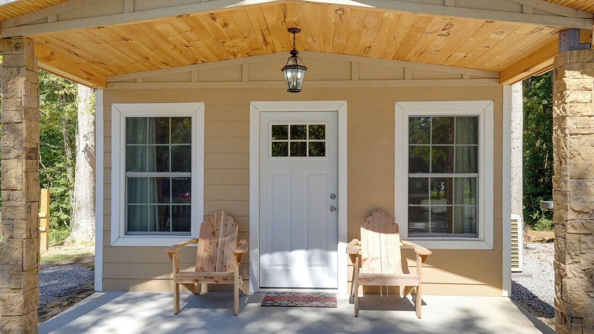 Trenton Cabin | Lakeside Cabin w/Kayaks: Near Cloudland Canyon!
