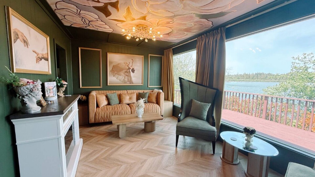 Dunes City Cabin | Lakeside Cabin with custom artwork near Florence