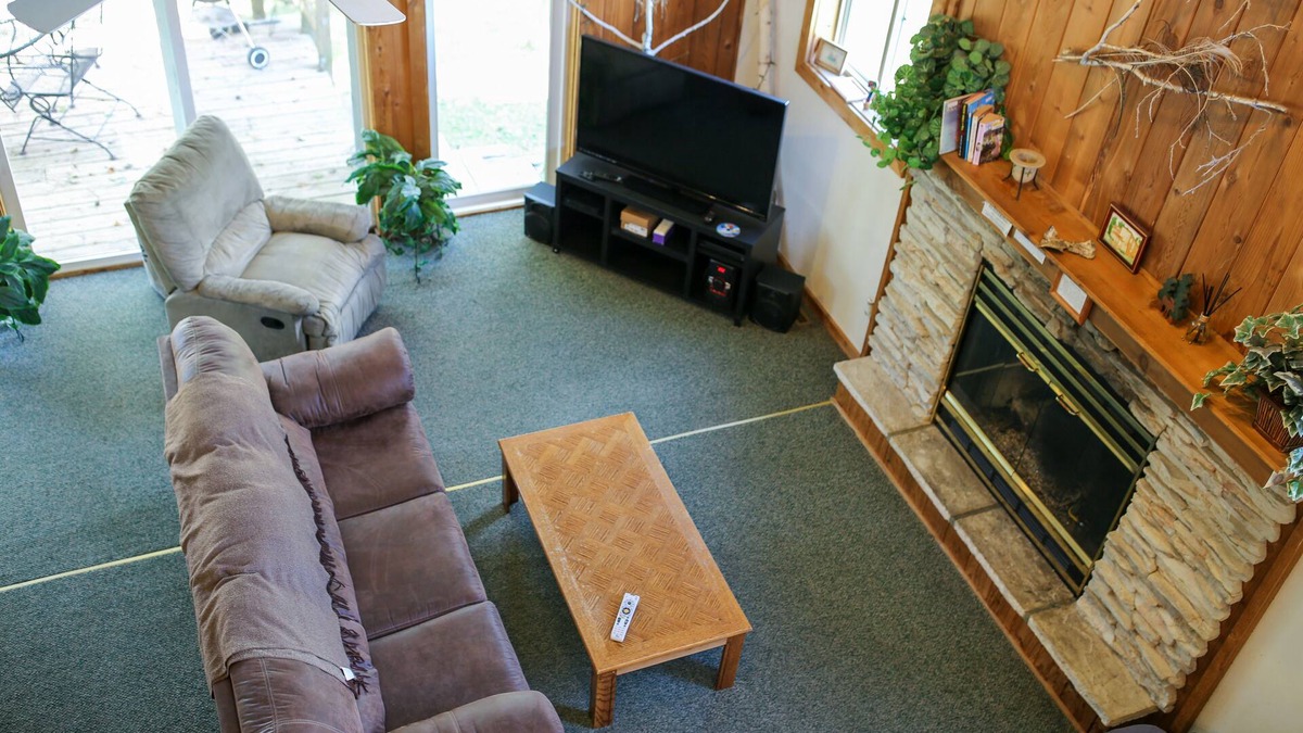 Tomah House | Lakeside cabin with Hot Tub and full kitchen! Sleeps up to 12 people.