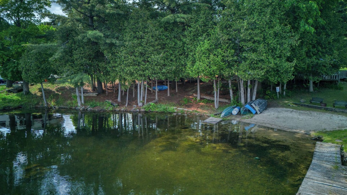 Frontenac Cabin | Lakeside Charm: Cozy 2-Bed Retreat with Forest Views