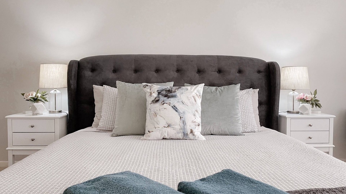 Mount Gambier House | Lakeside Cottage.5 minute walk to The Blue Lake