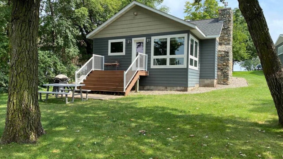 Sauk Centre Cottage | Lakeside Cottage on the Water