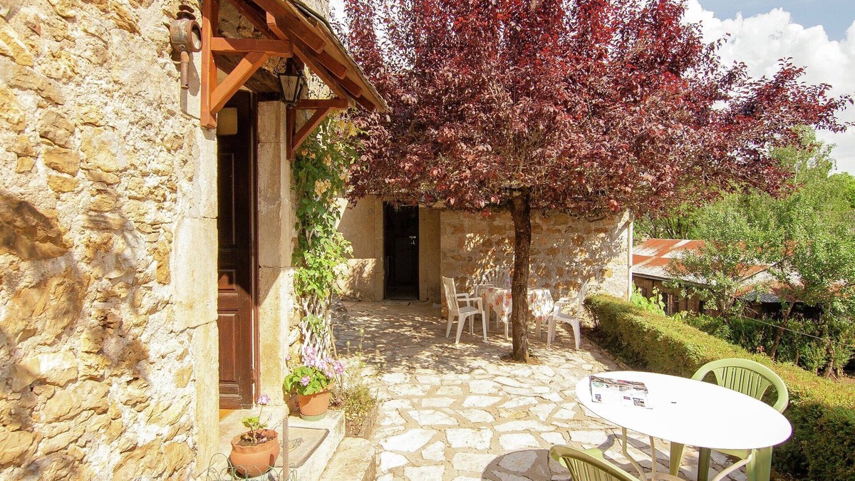 Chasteaux Cottage | Lakeside Cottage Roziers Retreat